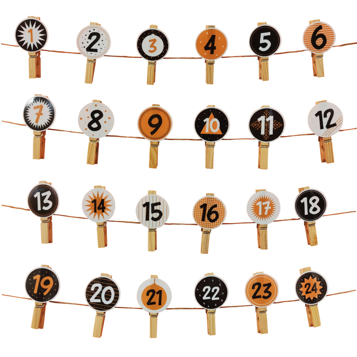 DIY Adventskalender mit 24 Aufklebern und Wäscheklammern
