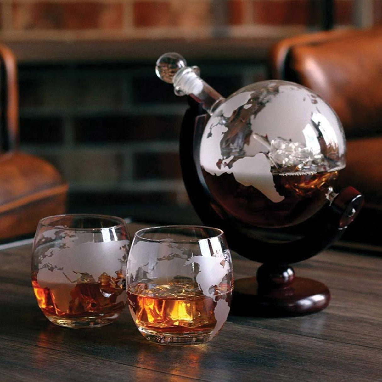 Weltkugel Whiskey Dekanter mit zwei Gläsern