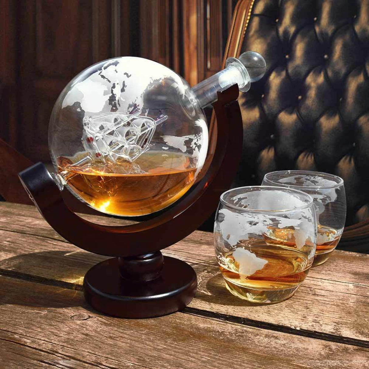 Weltkugel Whiskey Dekanter mit zwei Gläsern