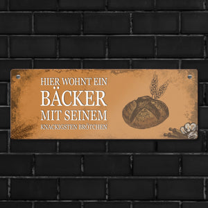 Metallschild mit Spruch: Hier wohnt ein Bäcker - mit seinem ...