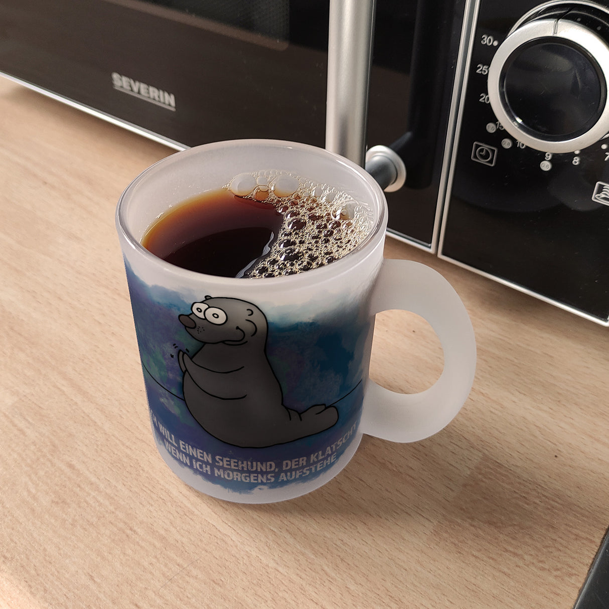 Kaffeebecher mit Seehund Motiv und Spruch: Ich will einen Seehund, der klatscht, ...