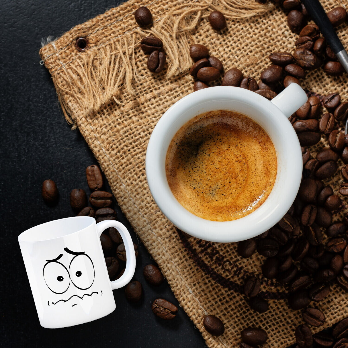 Tassengesichter Kaffeebecher mit ängstliches Gesicht Motiv