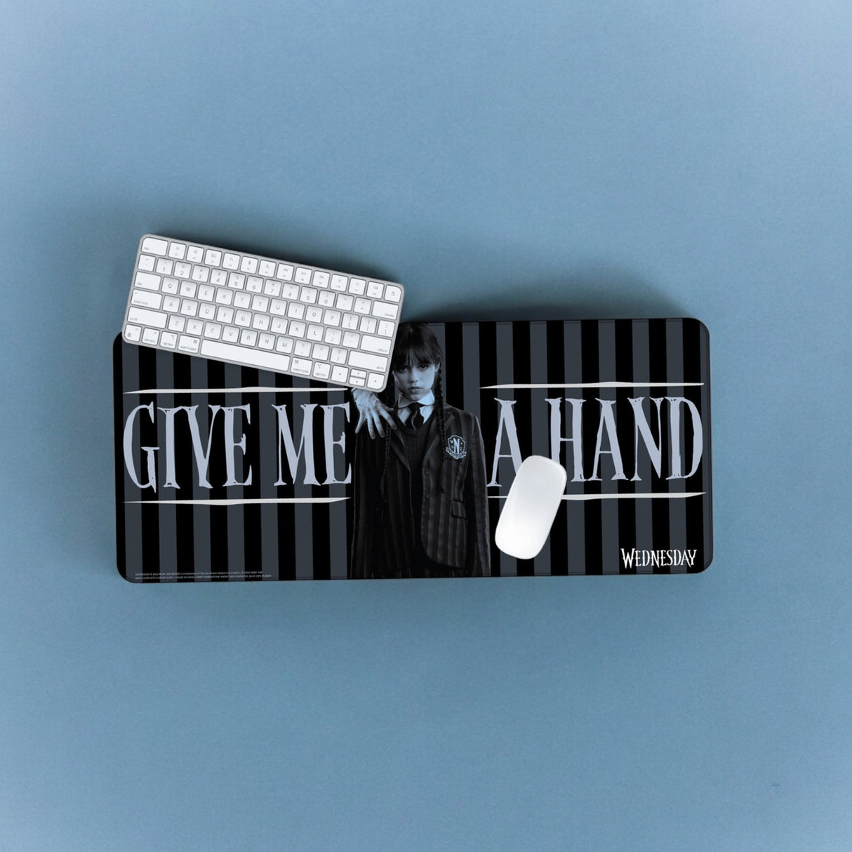 Wednesday Addams Schreibtischunterlage Mauspad mit Give Me a Hand Design