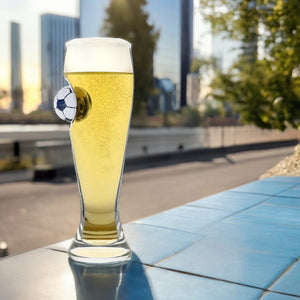 Fußball im Bierglas Fanartikel - Weißbierglas mit Ball im Glas