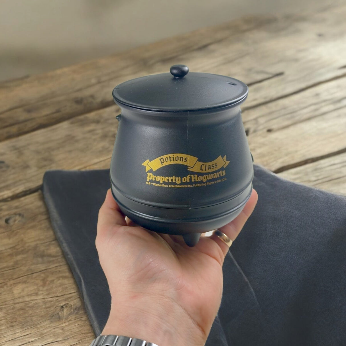 Harry Potter Hogwarts Kaffeebecher selbstrührender Zauberkessel mit Deckel