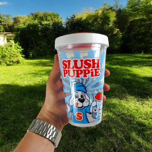 SLUSH PUPPiE Slusheis Trinkbecher mit biegsamem Strohhalm