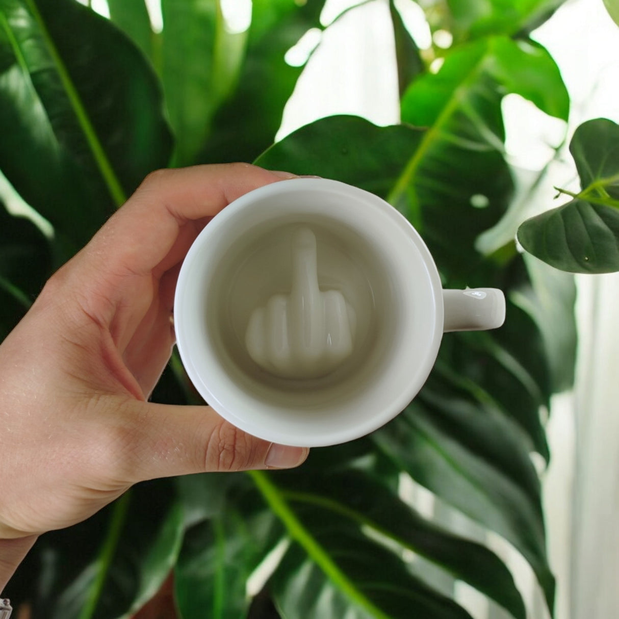 Mittelfinger Tasse - lustiger Kaffeebecher fürs Büro mit Stinkefinger im Inneren