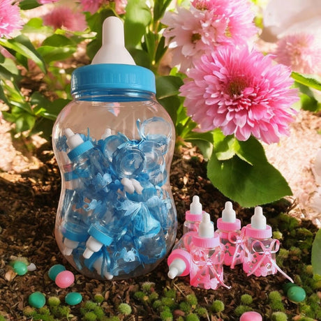 XXL Babyflasche mit 30 kleinen Flaschen für Babypartys in Babyblau