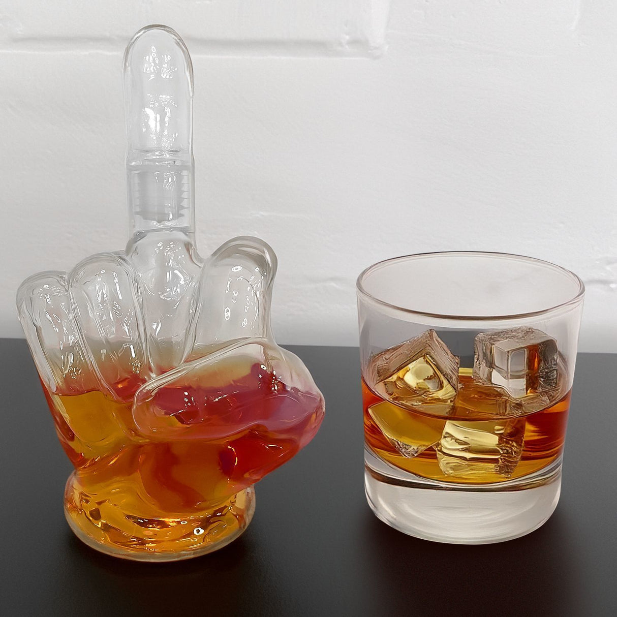 Mittelfinger-Dekanter für Whisky aus Glas