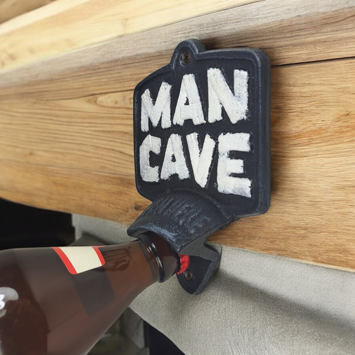 Man Cave Wandflaschenöffner - Industrial Living Flaschenöffner aus Gusseisen