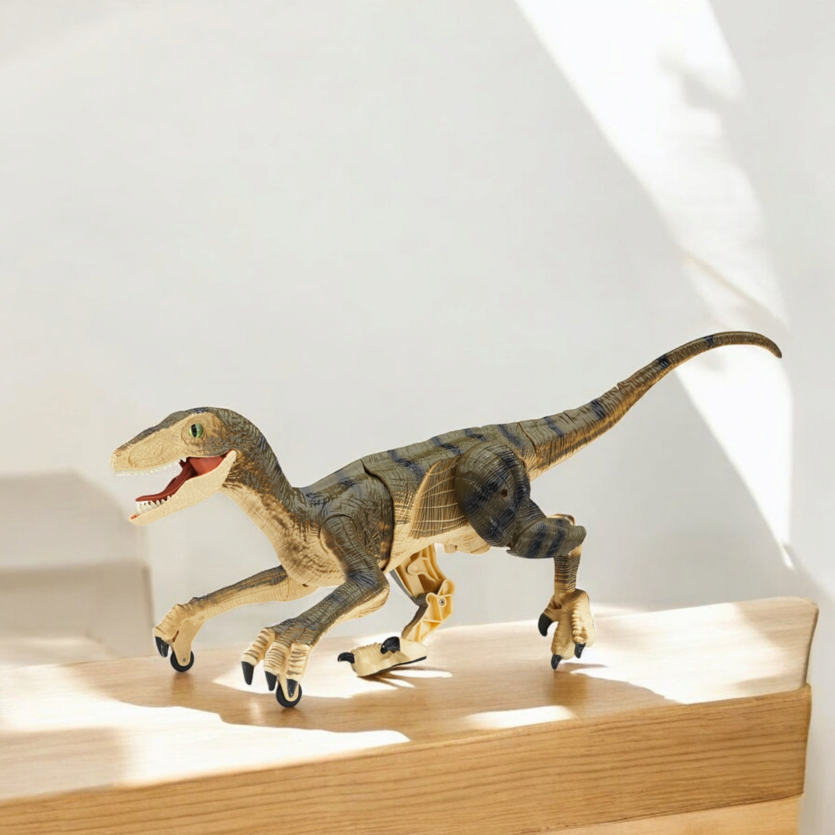 Ferngesteuerter Velociraptor Dinosaurier mit Licht und Sound