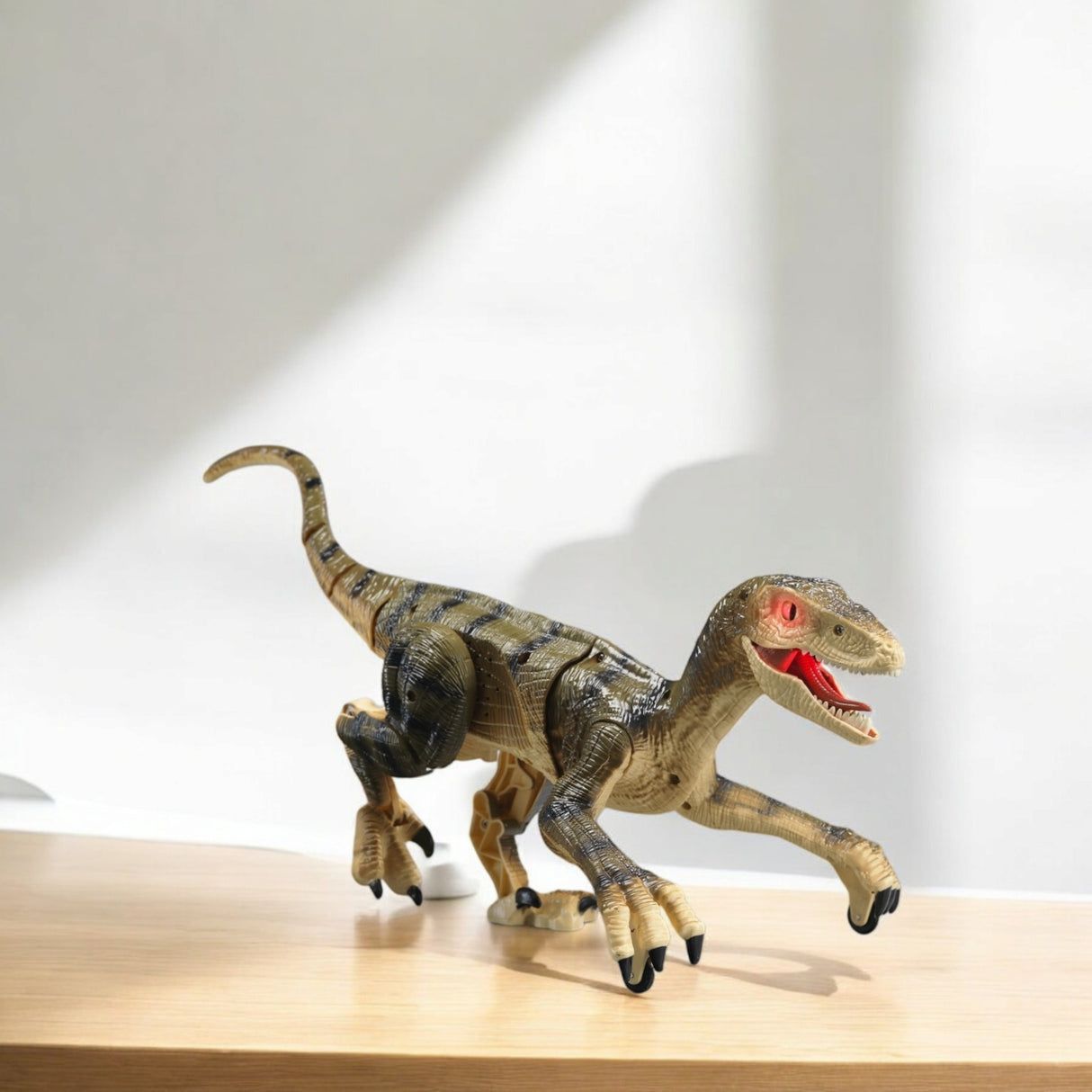 Ferngesteuerter Velociraptor Dinosaurier mit Licht und Sound