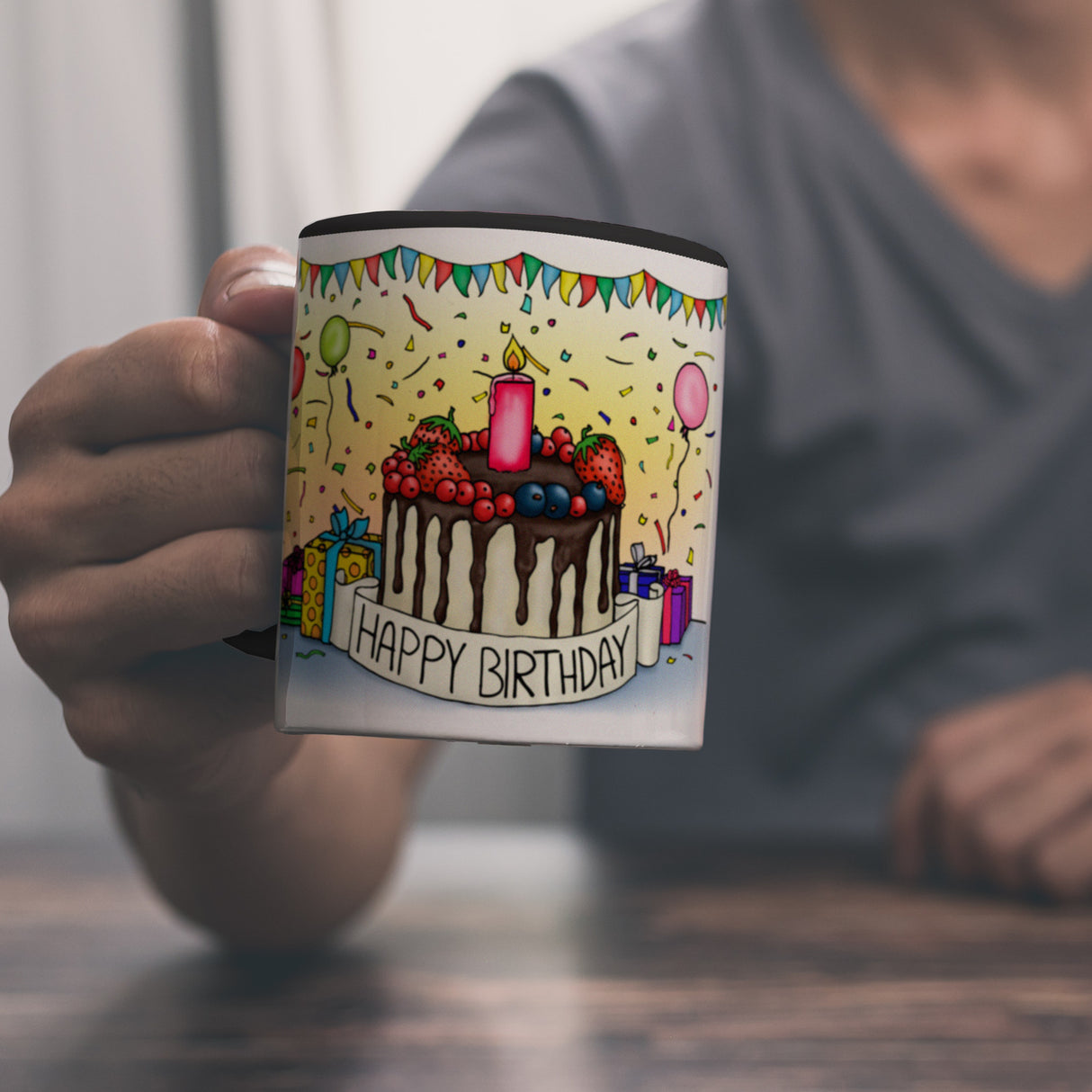 Kaffeebecher mit Geburtstagstorte Motiv und Spruch: Happy Birthday