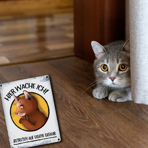 Metallschild mit Katze Comic Motiv und Spruch: Hier wache ich! Betreten ...