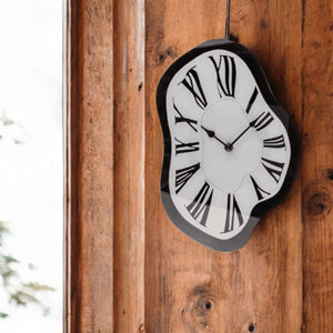 Melting Time Wanduhr aus Glas - die Zeit schmilzt dahin
