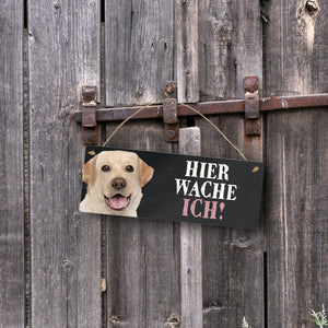 Metallschild mit Labrador Motiv und Spruch: Hier wache ich!