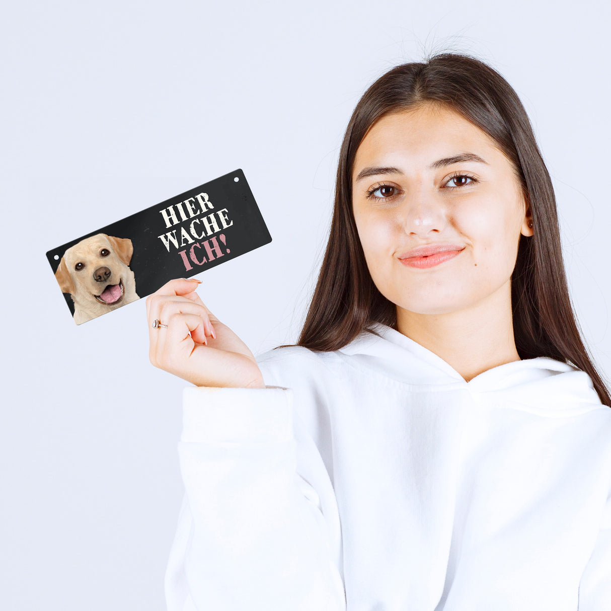 Metallschild mit Labrador Motiv und Spruch: Hier wache ich!
