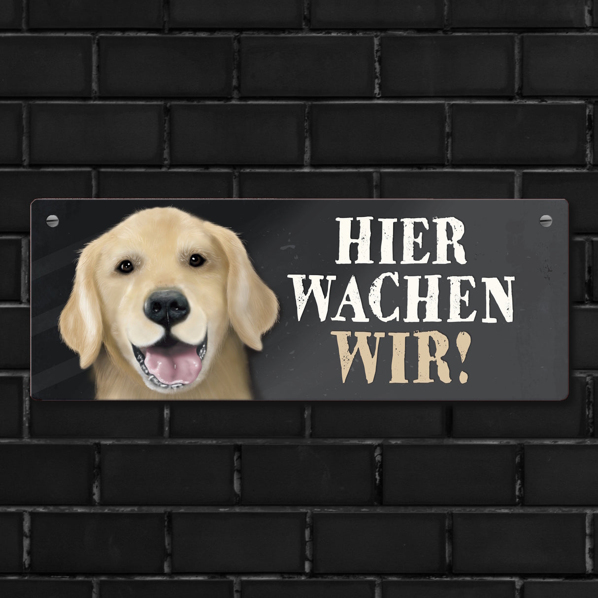 Metallschild mit Golden Retriever Motiv und Spruch: Hier wachen wir!