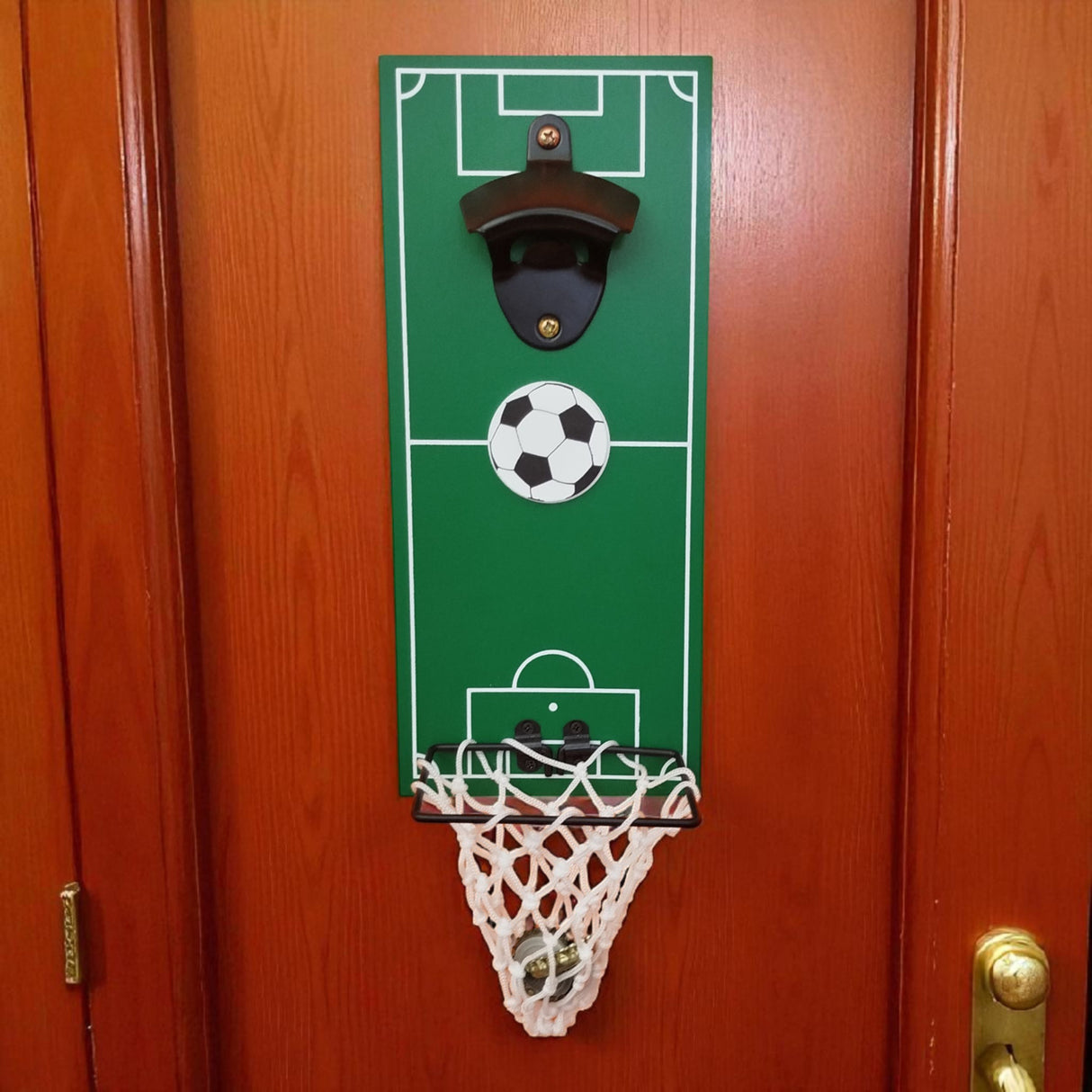 Fußball Flaschenöffner auf Holzbrett