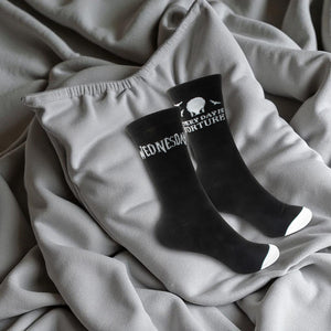 Wednesday Addams Socken und Tasse Geschenkset