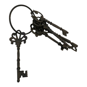 Vintage Schlüsselbund Dekoartikel aus Gusseisen mit 5 Schlüsseln