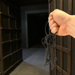 Vintage Schlüsselbund Dekoartikel aus Gusseisen mit 5 Schlüsseln