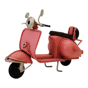 Retro Motorroller Dekoartikel aus Metall in rosa