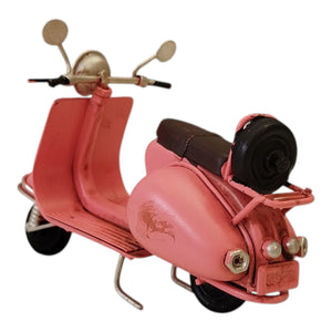 Retro Motorroller Dekoartikel aus Metall in rosa