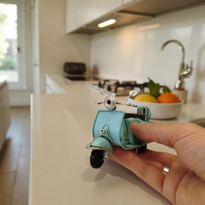 Retro Motorroller Dekoartikel aus Metall in blau