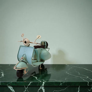 Retro Motorroller Dekoartikel aus Metall in blau