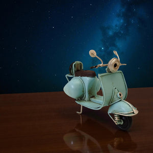 Retro Motorroller Dekoartikel aus Metall in blau