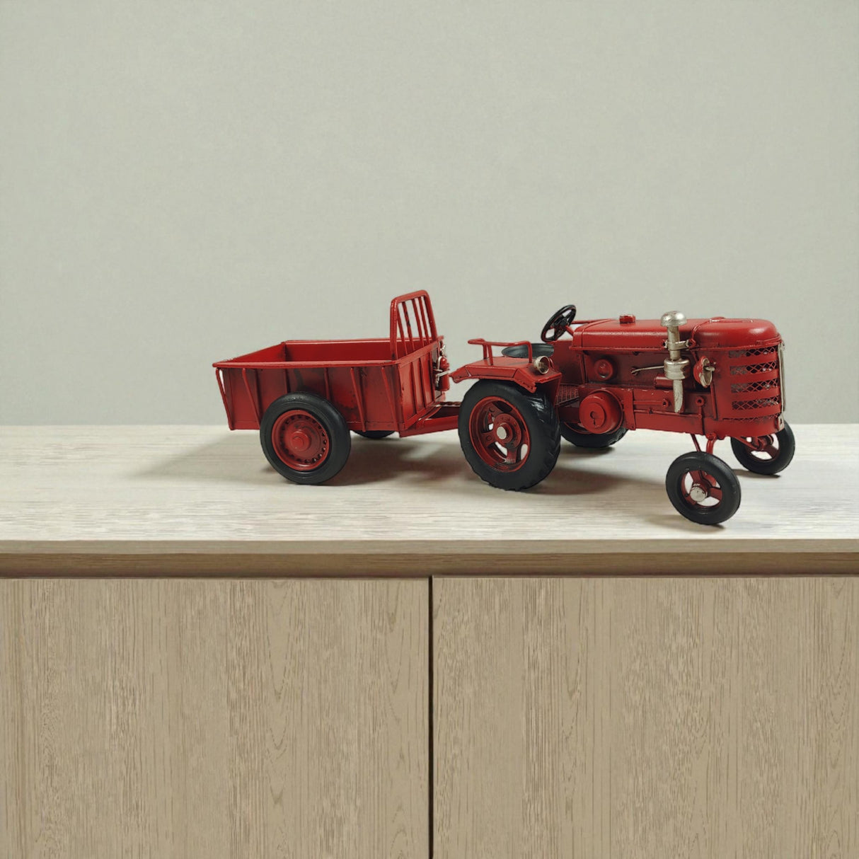Traktor mit Anhänger Dekoartikel aus Metall in rot