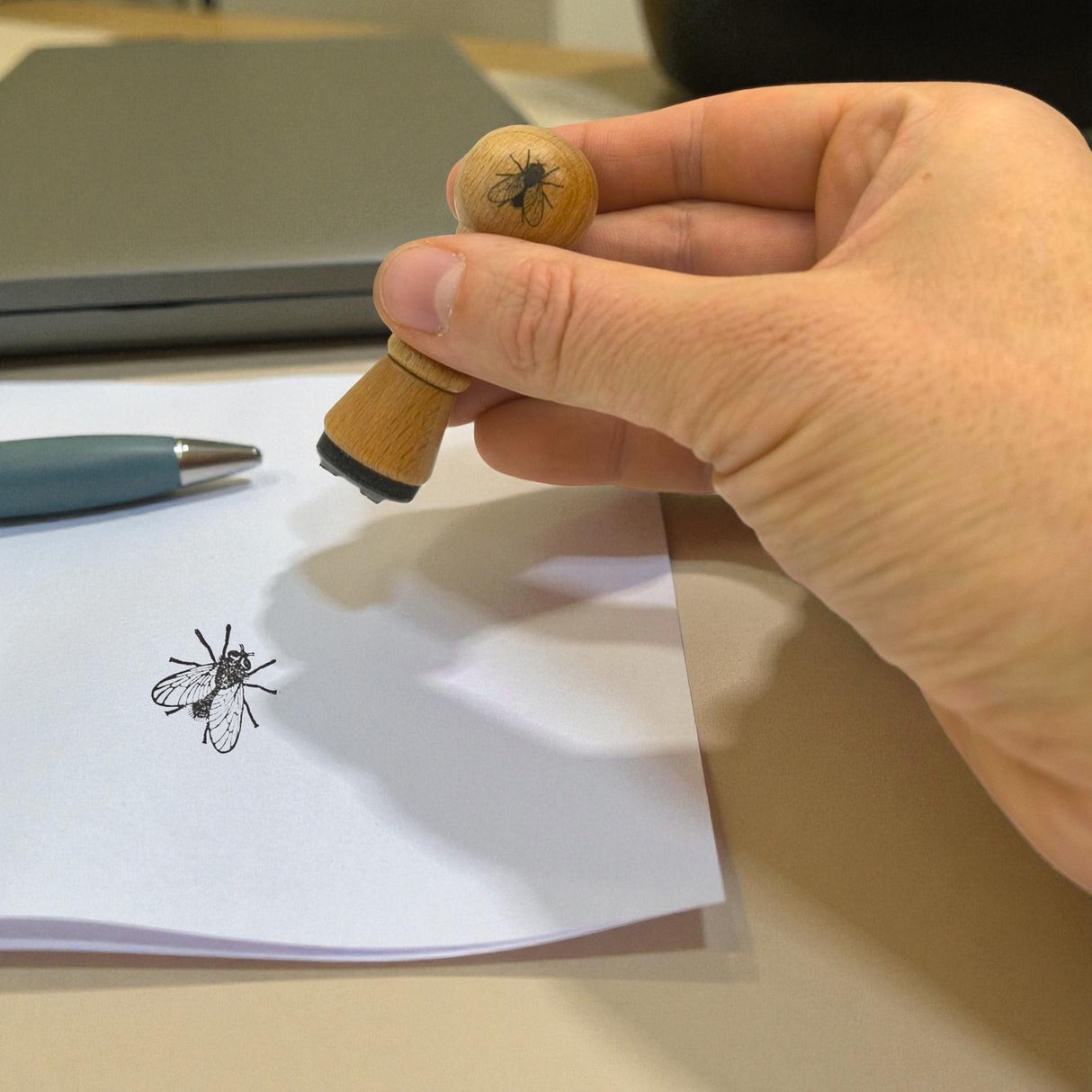Fliege Holzstempel