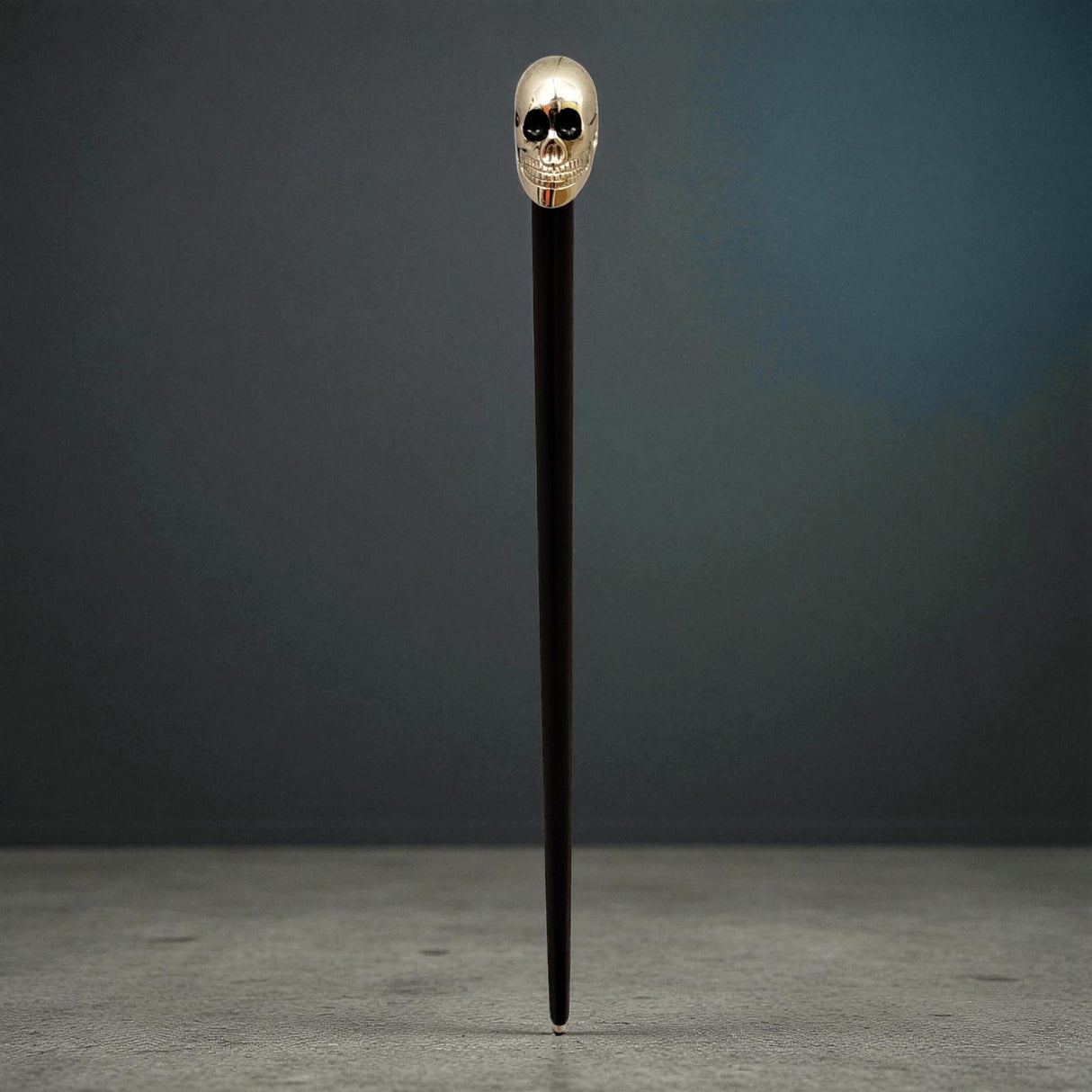 Totenkopf Spazierstock aus Holz mit silbernem Griff aus Metall