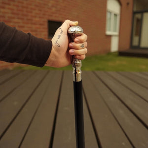 Ornament-Kelch Spazierstock aus Holz mit silbernem Griff aus Metall