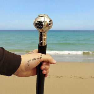 Taucherhelm Spazierstock aus Holz mit silbernem Griff aus Metall