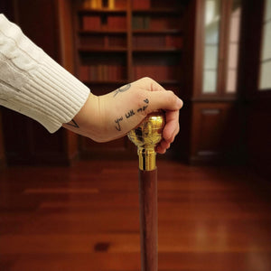 Weltkugel Spazierstock aus Holz mit goldenem Griff aus Metall