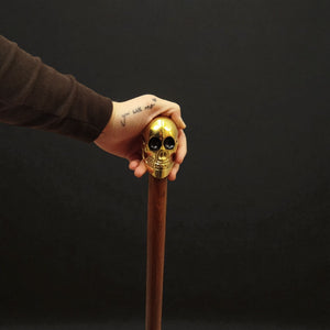 Totenkopf Spazierstock aus Holz mit goldenem Griff aus Metall