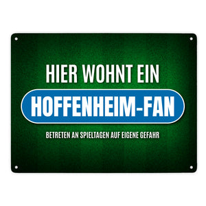 Hier wohnt ein Hoffenheim-Fan Metallschild mit Rasen Motiv