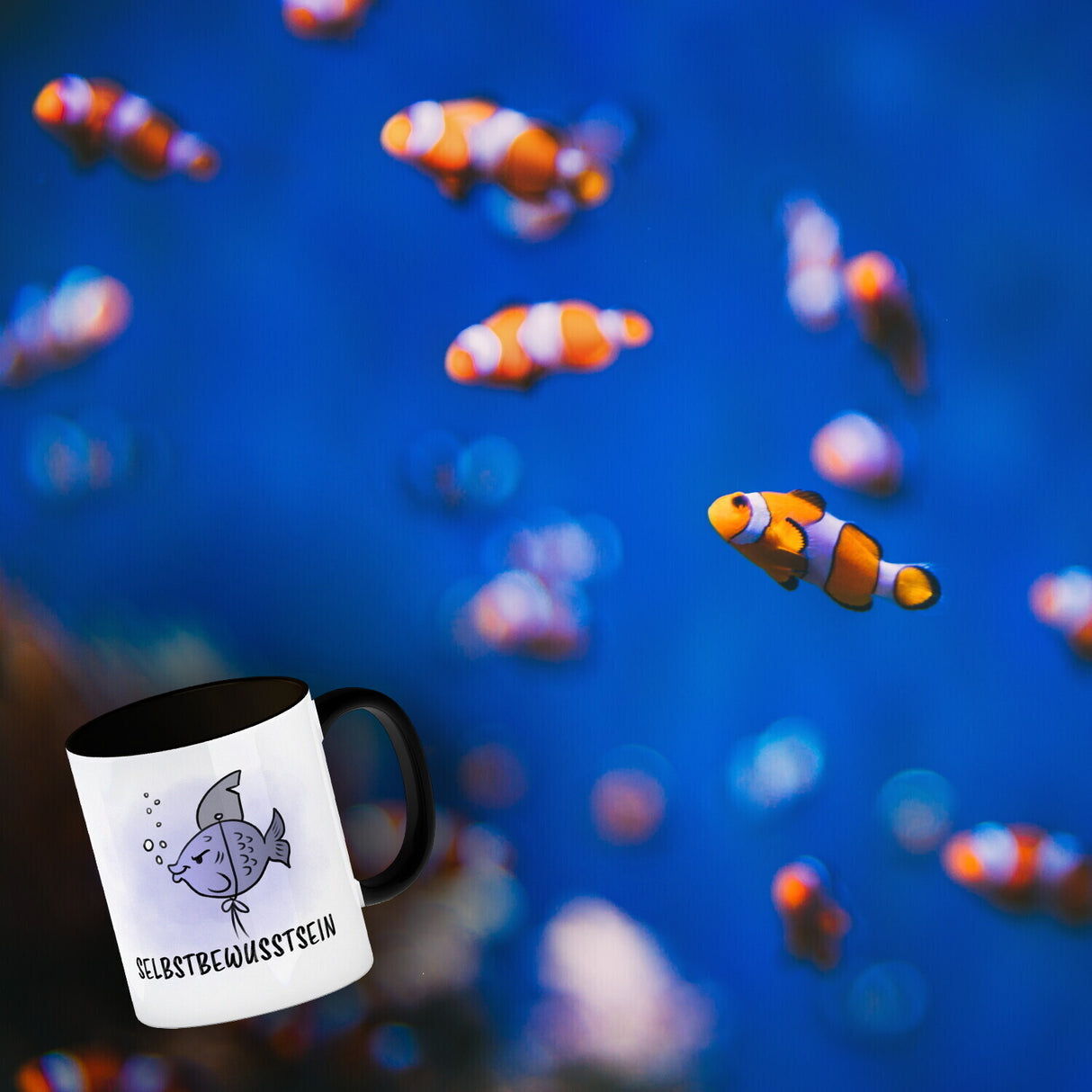 Selbstbewusstsein - Kaffeebecher mit dem gewitzten Fisch mit Haifischflosse