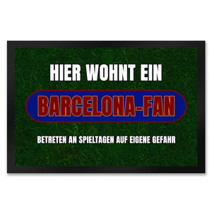 Hier wohnt ein Barcelona-Fan Fußmatte in 35x50 cm mit Rasenmotiv