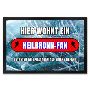Hier wohnt ein Heilbronn-Fan Fußmatte in 35x50 cm mit Eishallen Boden-Motiv