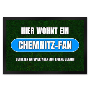 Hier wohnt ein Chemnitz-Fan Fußmatte in 35x50 cm mit Rasenmotiv
