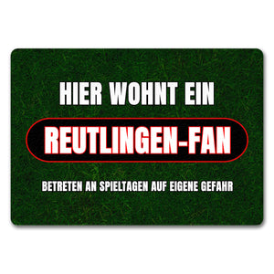 Hier wohnt ein Reutlingen-Fan Fußmatte in 35x50 cm mit Rasenmotiv