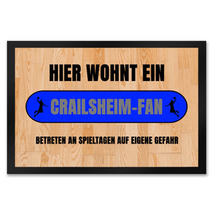 Hier wohnt ein Crailsheim-Fan Fußmatte in 35x50 cm mit Turnhallenboden Motiv