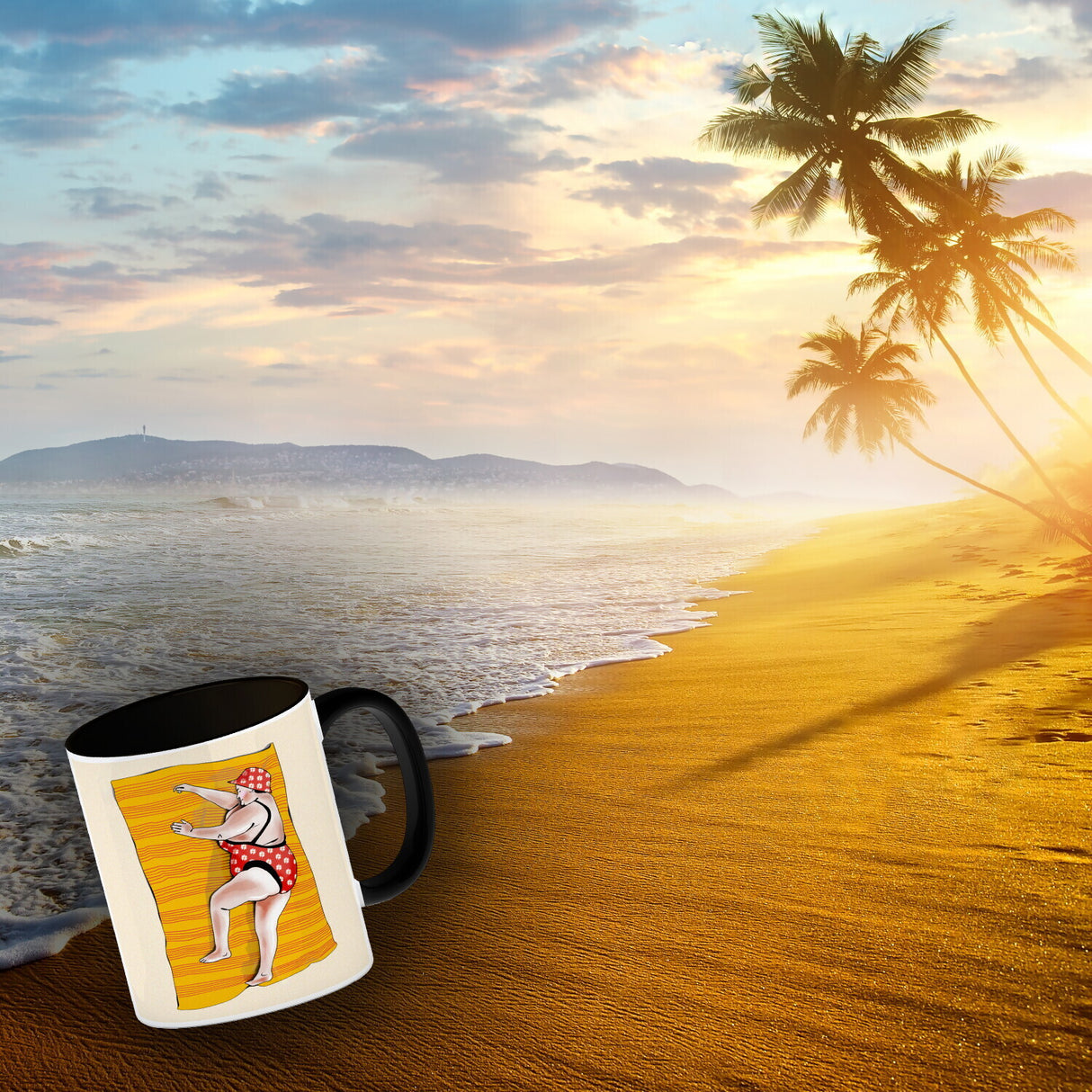 Kaffeebecher Urlaub ist, wenn man viel isst mit Strandmotiv und Spruch zum Thema Essen