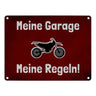 Meine Garage Meine Regeln! Metallschild in 15x20 cm mit Auto und rotem Hintergrund