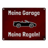 Meine Garage Meine Regeln! Metallschild in 15x20 cm mit Auto und rotem Hintergrund