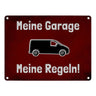 Meine Garage Meine Regeln! Metallschild in 15x20 cm mit Auto und rotem Hintergrund