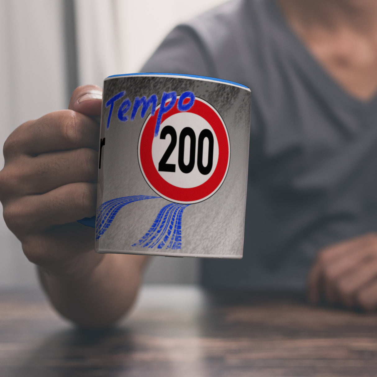 Kaffeebecher gegen Tempolimit - für 200 km/h bei Nässe auf Autobahn